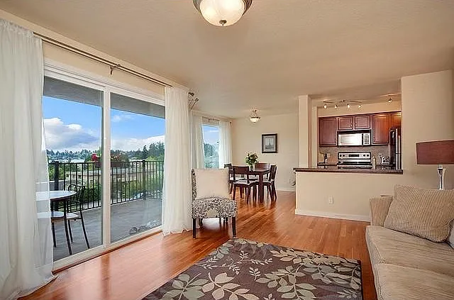 430 Bellevue Way SE #204 — Photo 4