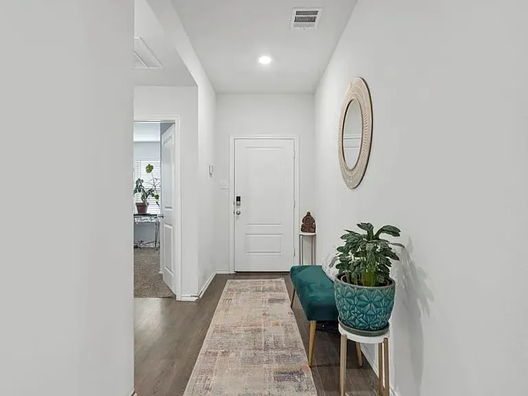 1304 Lowhill Dr — Photo 23
