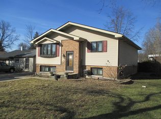 370 N Cedar Ave, Wood Dale, IL 60191