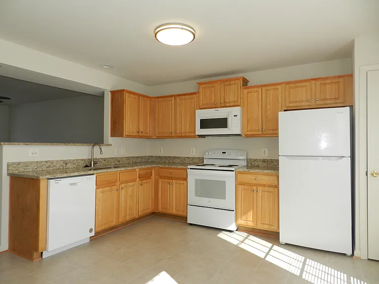 105 Merrill Ct — Photo 5