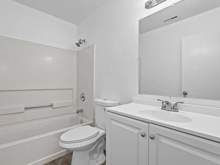 565 Redcliff Cir — Photo 7