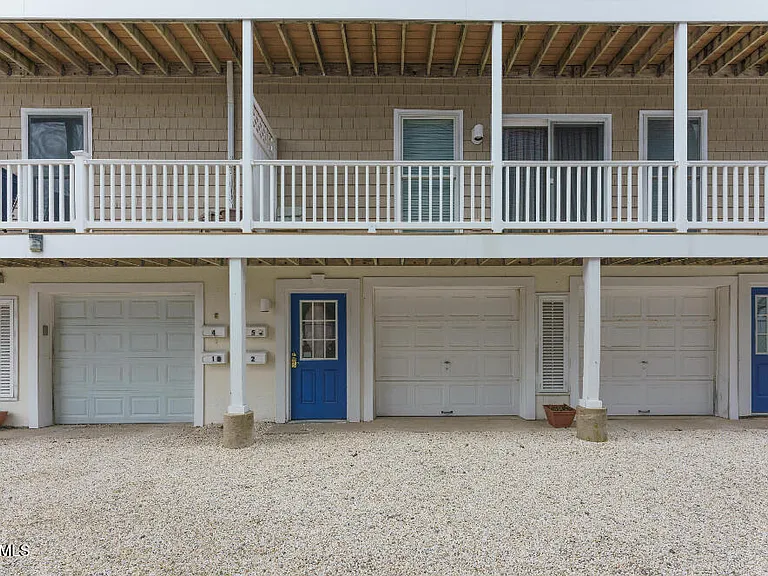 32 Webster Ave #5 — Photo 2