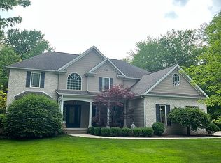 11590 Ascot Ln, Chagrin Falls, OH 44023