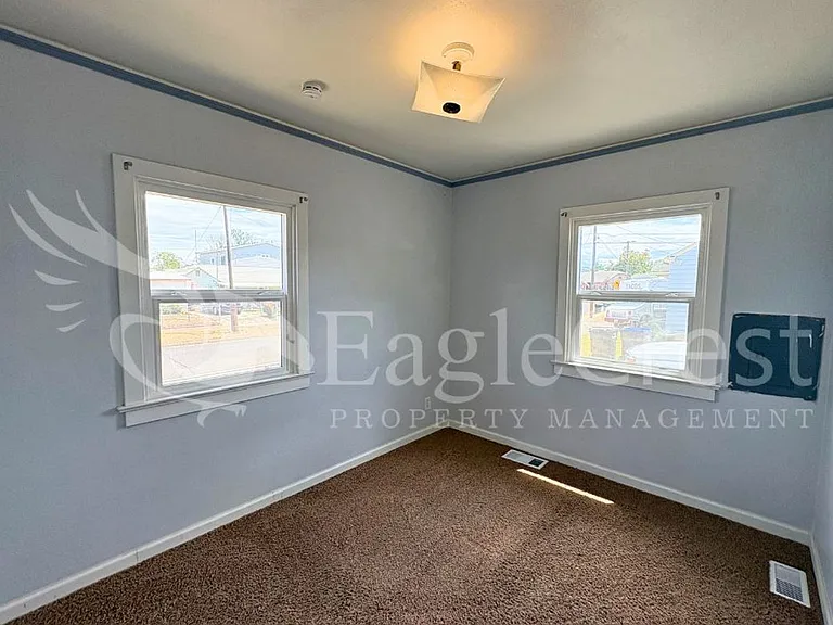1001 W Chestnut St — Photo 23