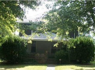 715 NE 1st St, Washington, IN 47501