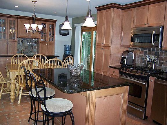 Large kitchen w/ ss appliances