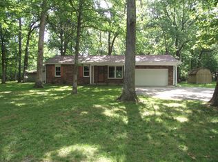 9320 E South Circle Dr, Effingham, IL 62401