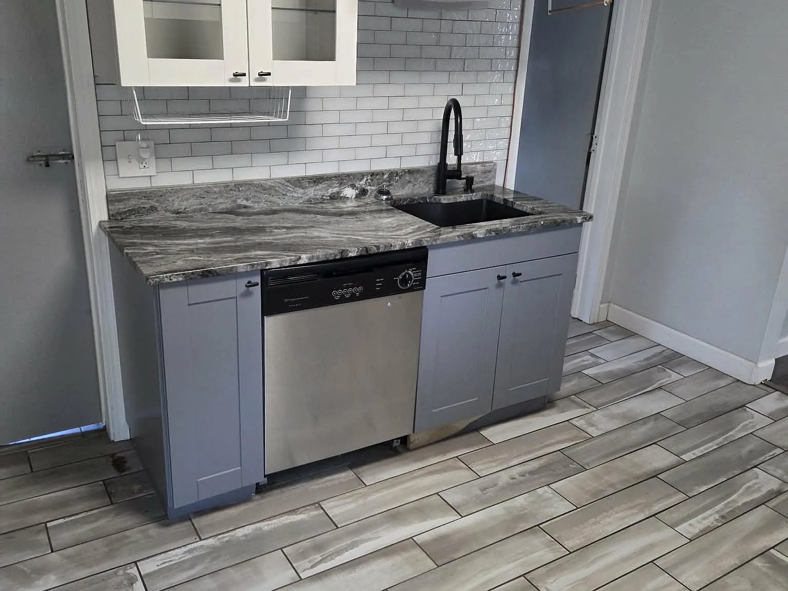 Emerson 2736 - 3 — Photo 3