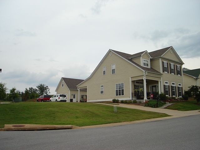 Side view of premium lot, detached garage