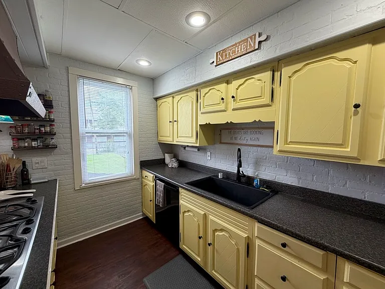454 Grant Ave — Photo 2