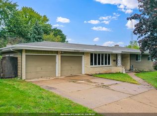 1530 W 7th Ave, Oshkosh, WI 54902