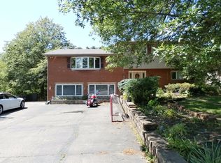 300 Stocker Dr, Coraopolis, PA 15108