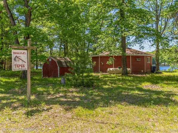 3919 Lake Tahoe Trl, Lake, MI 48632
