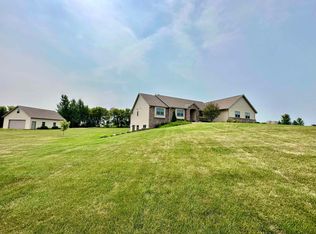 W5143 Maple Ridge Dr, Fond Du Lac, WI 54937