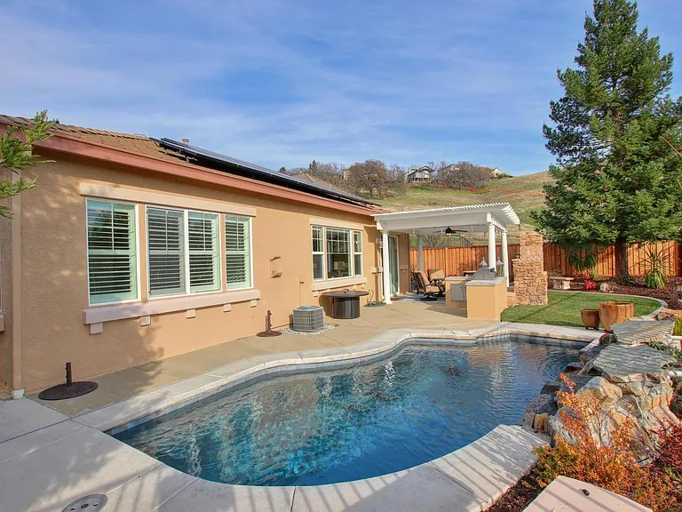 2219 Homestead Hills Ct — Photo 12