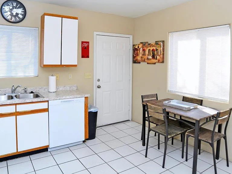 1109 N Camilla Blvd #2 — Photo 10