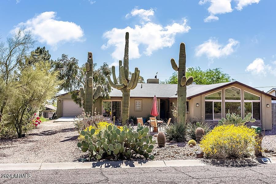 1st image of 915 W Desert Cove Ave