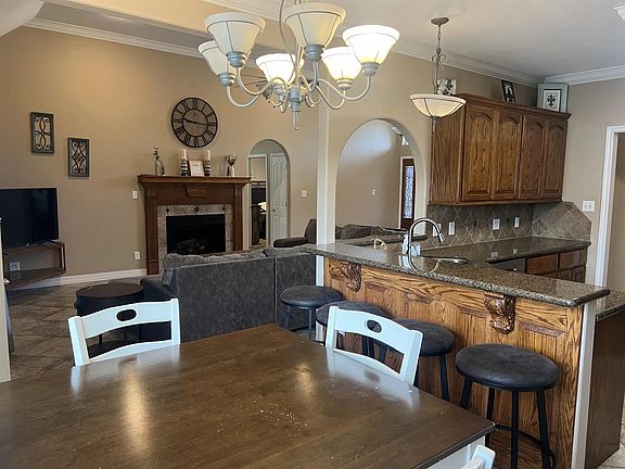 Kitchen/breakfast area open to living room