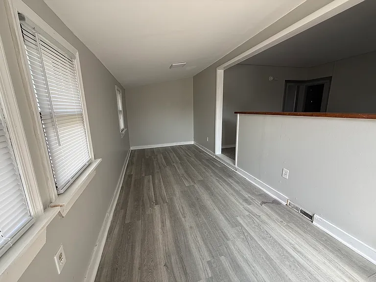 325 Ives Ave — Photo 3