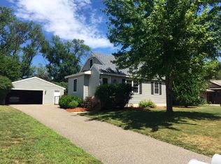 937 Lovell Ave, Roseville, MN 55113
