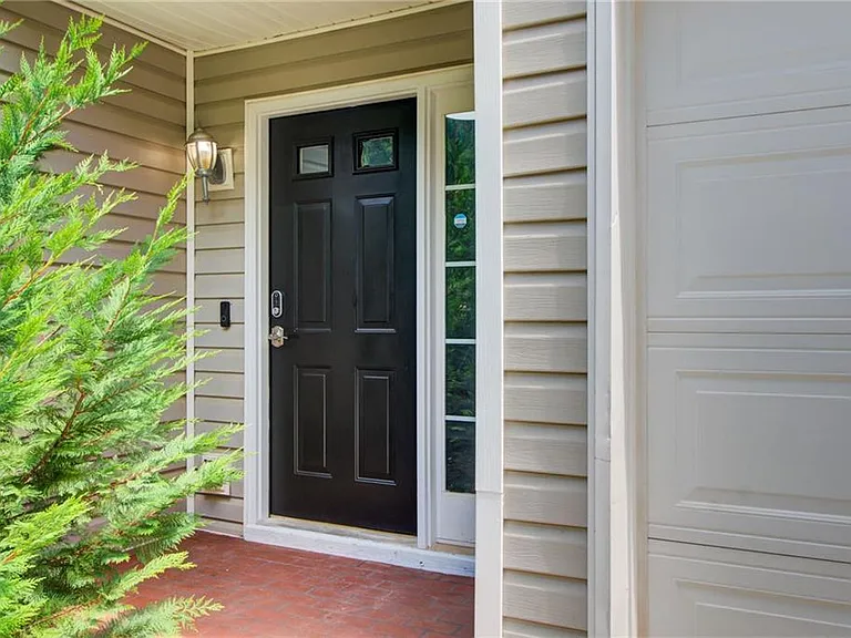 2470 Stonegate Dr NW — Photo 2