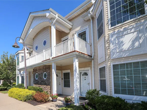 36 Autumn Drive #36, Plainview, NY 11803