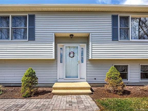 2nd image of 21 Cortland Pl