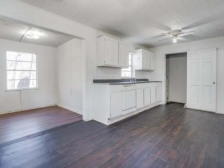 901 N Howeth St — Photo 12
