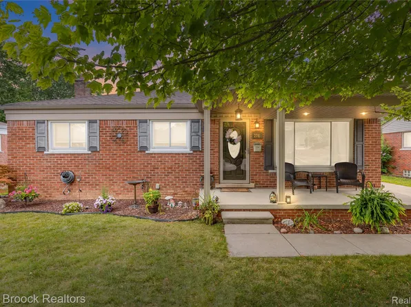 2741 Longmeadow Dr, Trenton, MI 48183