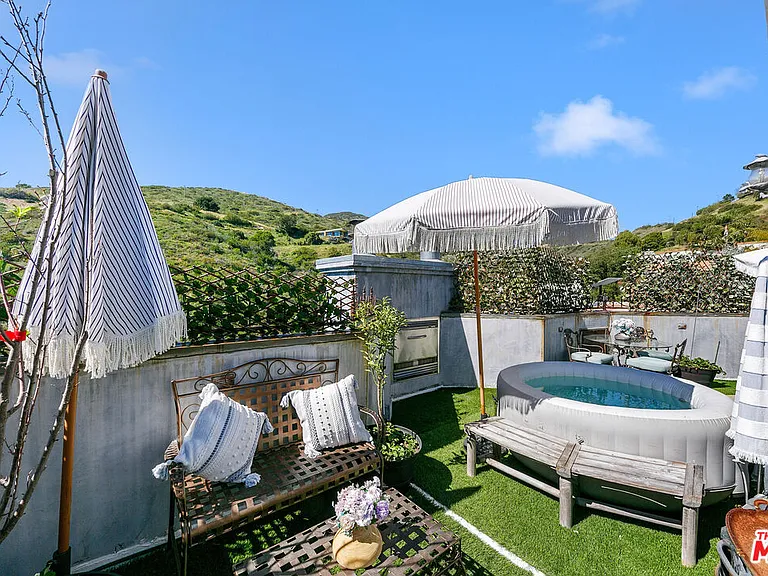 2851 Seabreeze Dr — Photo 45