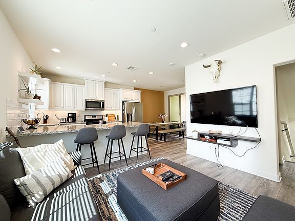 3rd image of 959 Slate St