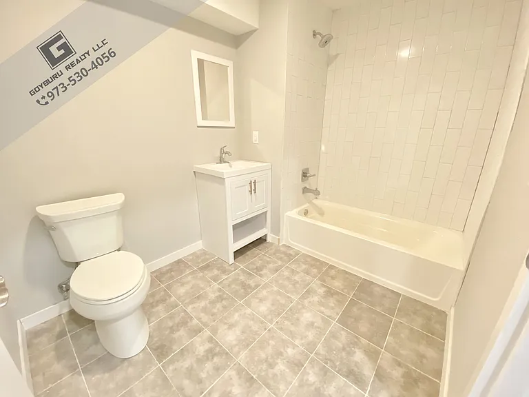 425 11th Ave #204 — Photo 9