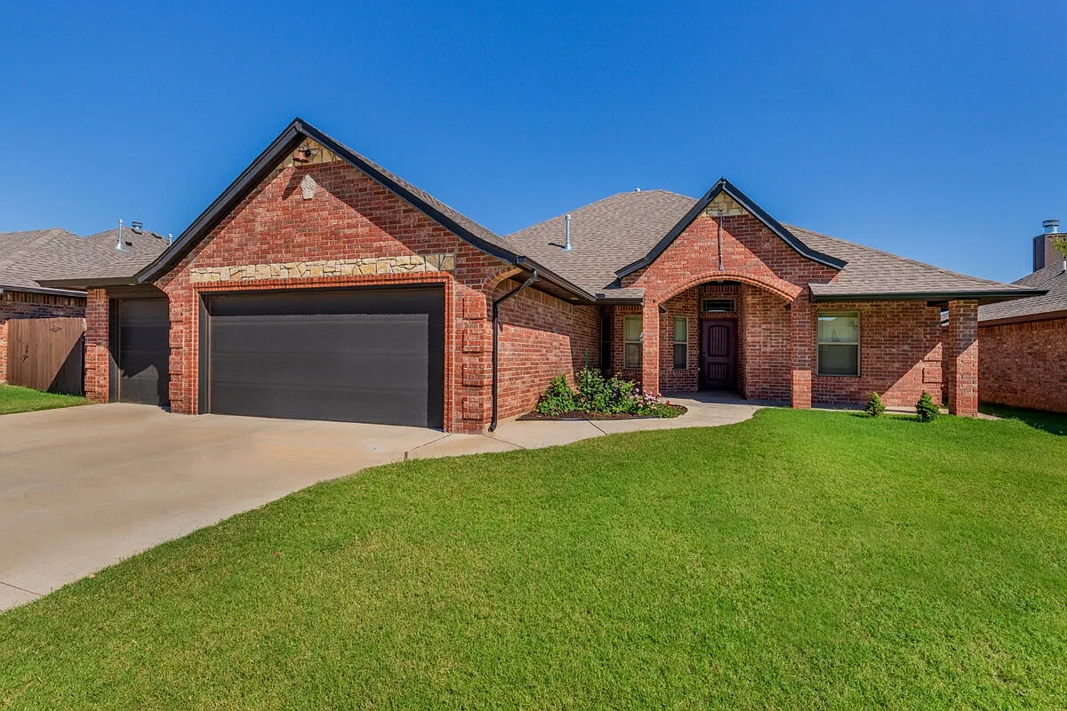 3 bed, 2.0 bath, 1515 sqft, $1,995 — Photo 1