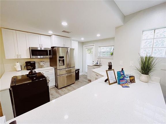 2nd image of 1701 NE 17th Way