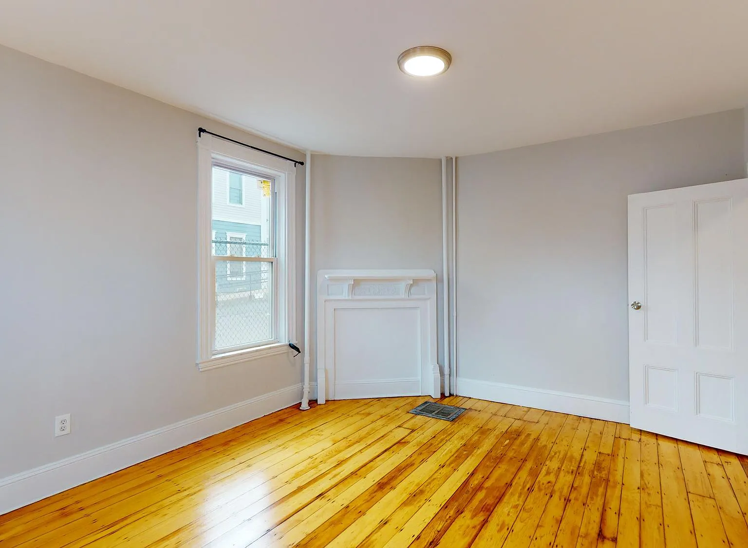 4 bed, 9999 sqft, $3,000 — Photo 4