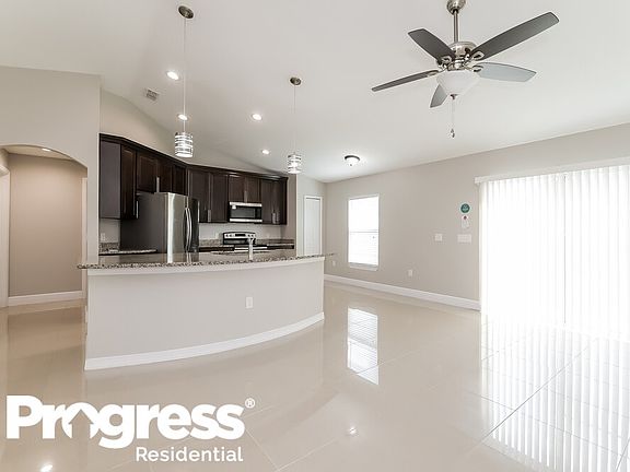 4th image of 204 E Aster Ct