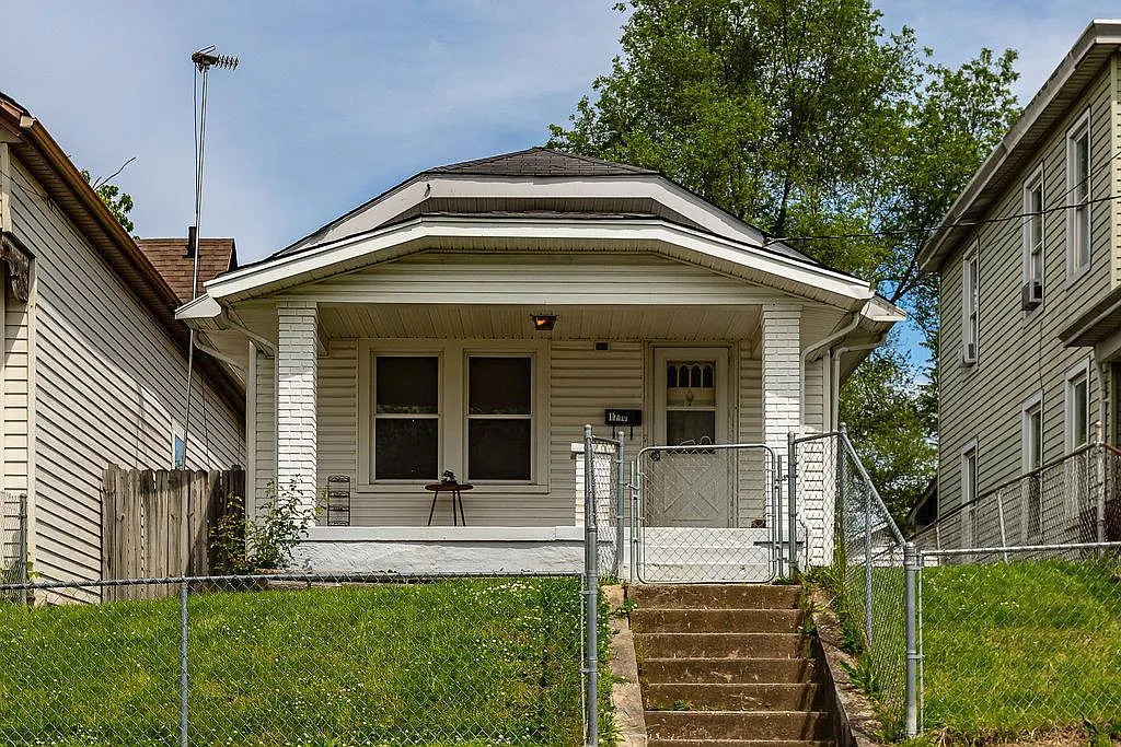 1710 Shuler Ave photo 1
