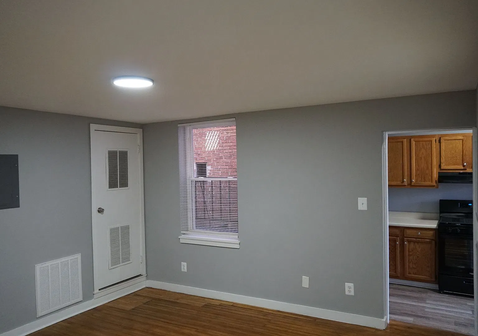 Baltimore - 1 Bedroom and 1 bath Available! — Photo 3