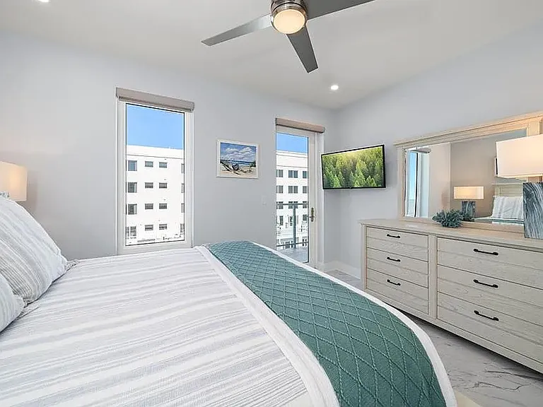 15 Avalon St #704 — Photo 34
