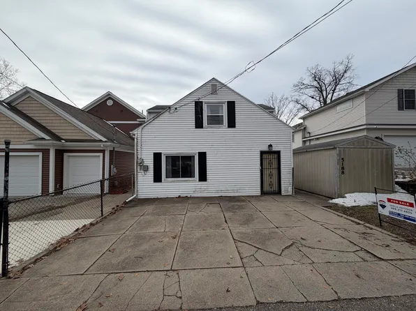 5188 Deep Point Dr, Portage, MI 49002