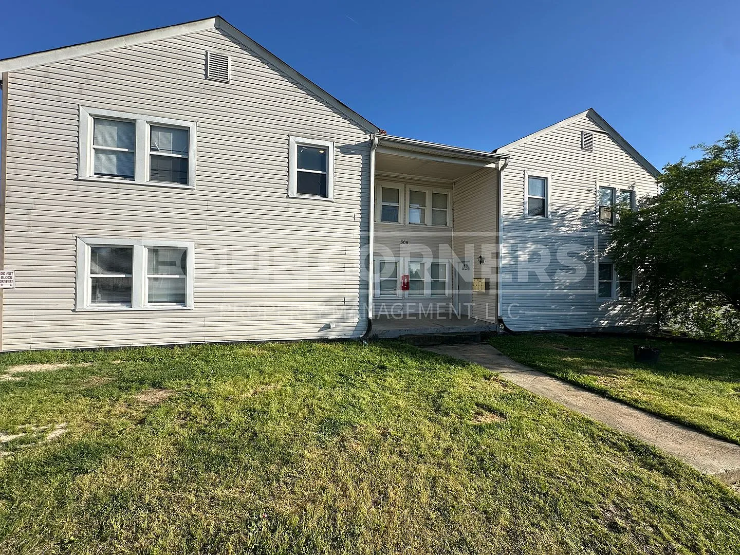 Spacious 1 Bedroom 1 Bath Apartment — Photo 1