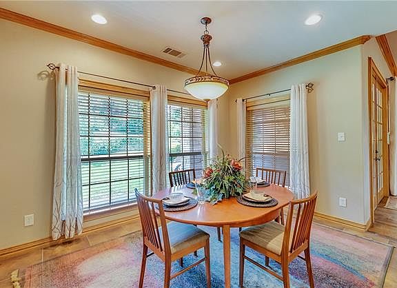 5th image of 4021 Hilltop Dr