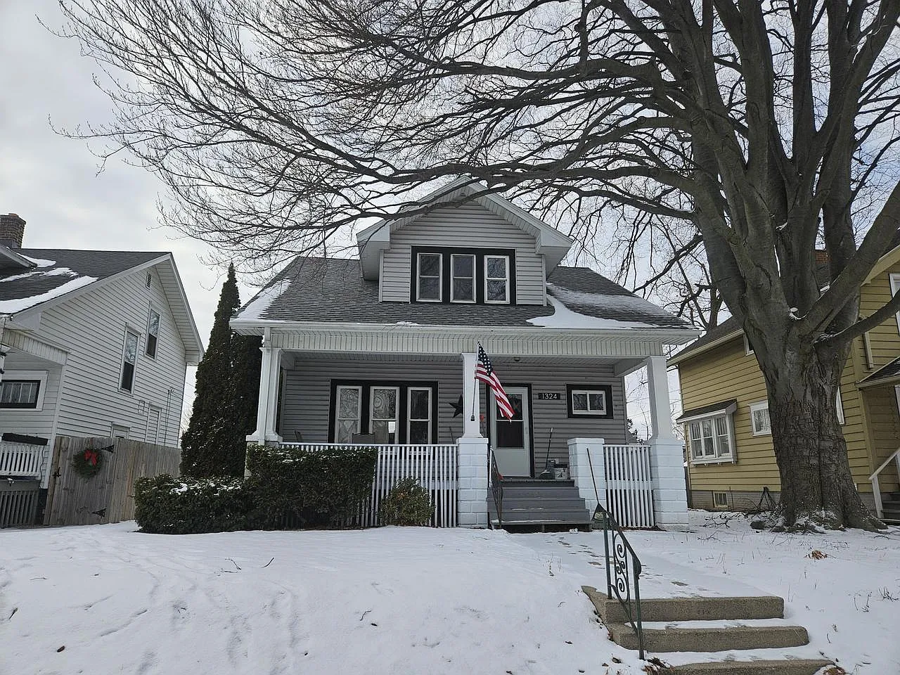 1324 Hayes AVENUE photo 1