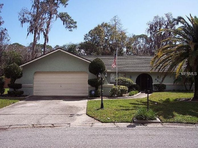 1st image of 923 Woodgate Dr