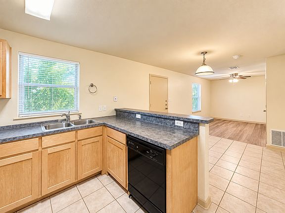 4th image of 613 Bernard St APT 1