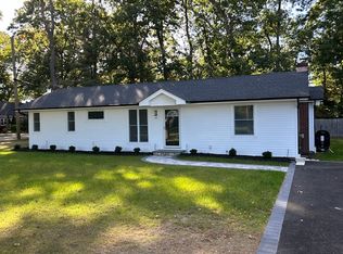 37 Lincoln Ave, Smithtown, NY 11787
