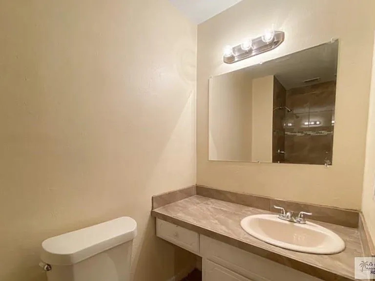 55 Alberta Dr — Photo 8