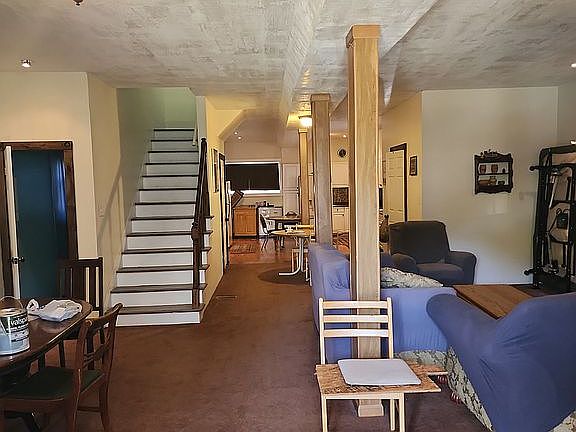 2nd image of 206 6th St