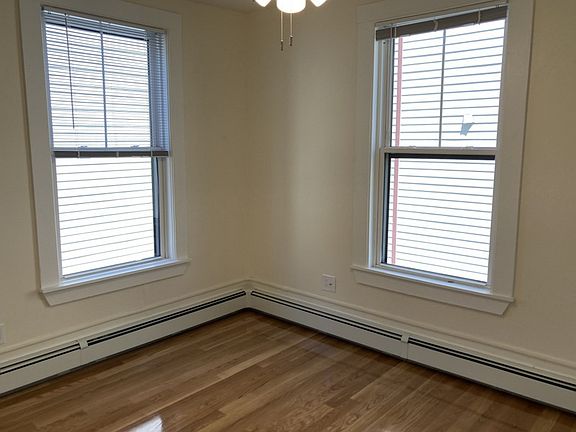 4th image of 33 Brookline St #13