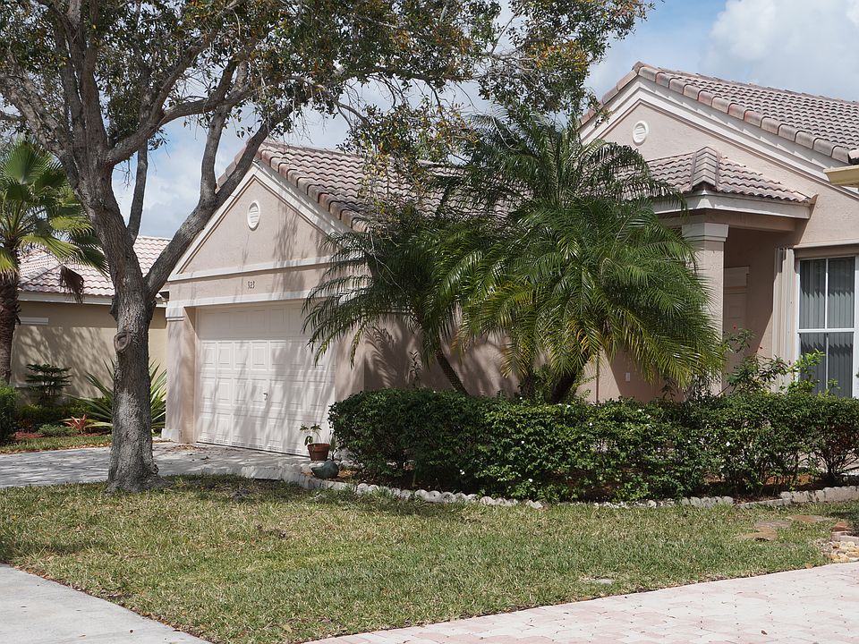 1st image of 923 Savannah Falls Dr